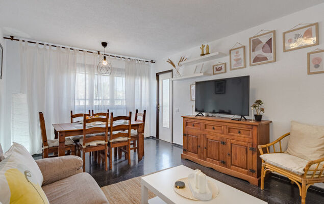 Cristianos Central Cityscape - Photo 2