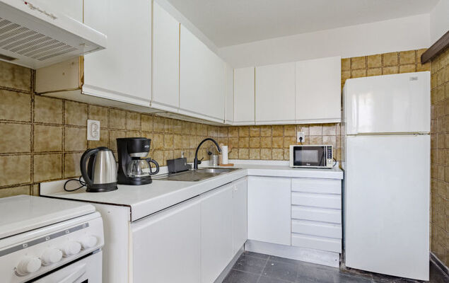 Cristianos Central Cityscape - Photo 3