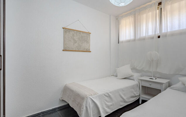 Cristianos Central Cityscape - Photo 12